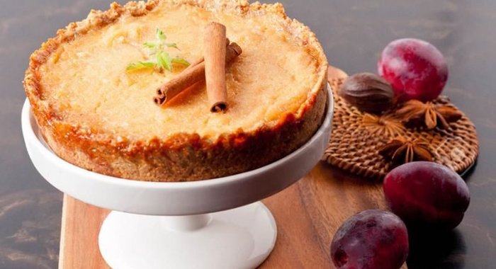 Страсбургский пирог со сливами и творогом