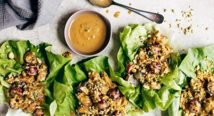 Конвертики с курицей в мисо-арахисовом соусе