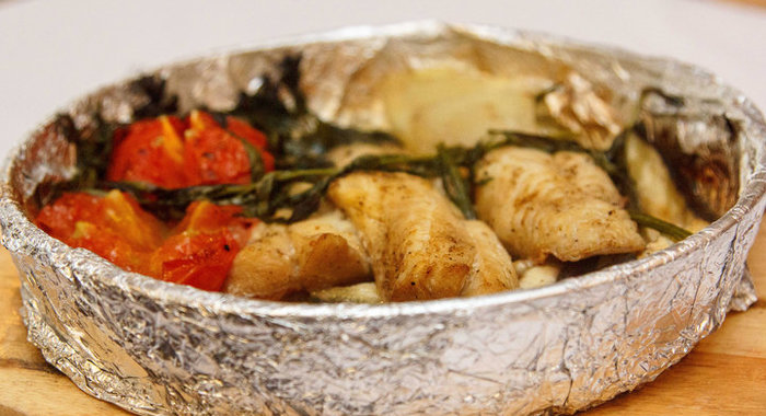 Рыба, запеченная с овощами