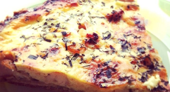 Киш с курицей и сыром мюнстер