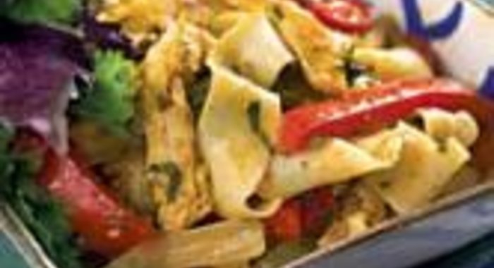 Салат Янгелик из домашней лапши с курицей