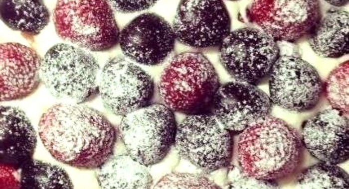 Торт из печенья с маскарпоне и ягодами