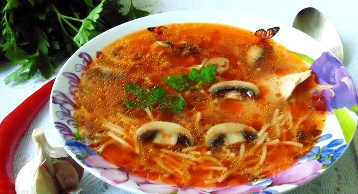 Куриный суп с вермишелью и томатом