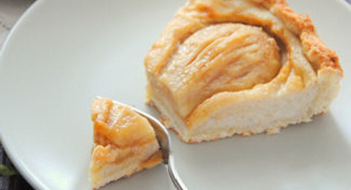 Пирог с карамелизированными грушами и заварным кремом