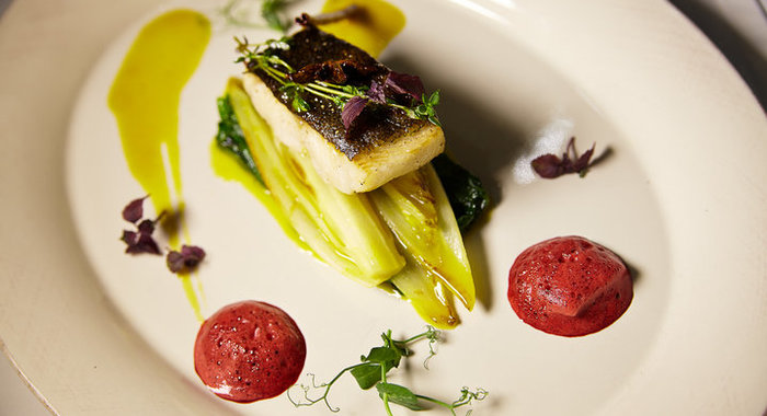 Филе трески на «подушке» из шпината