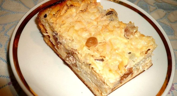 Пирог с рисом яблоком и изюмом