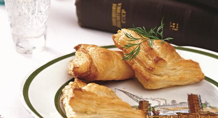 Конвертики с рыбой и сыром