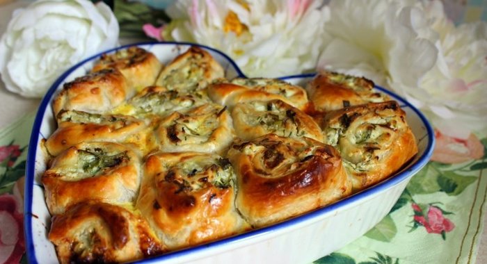 Закусочный пирог с фетой и зеленью