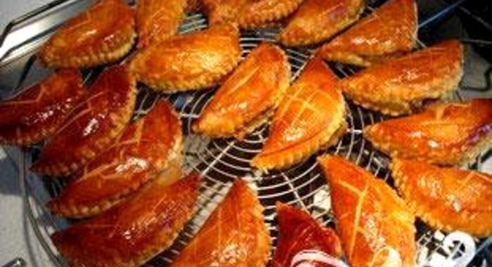 Яблочные конвертики с миндалем и изюмом