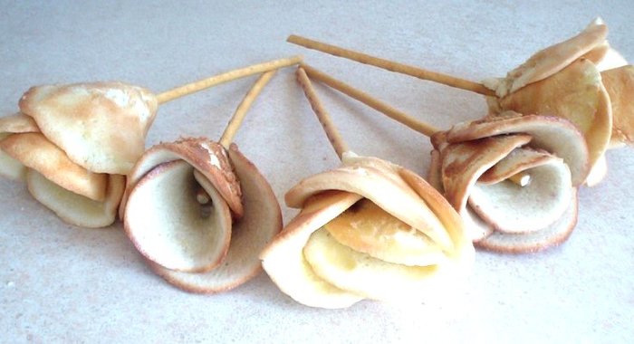 Розы на соломке