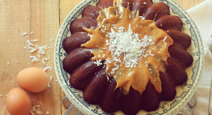 Пирог с бразильским орехом и вареной сгущенкой