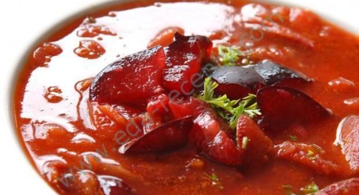 Дачный сливовый суп на курином бульоне