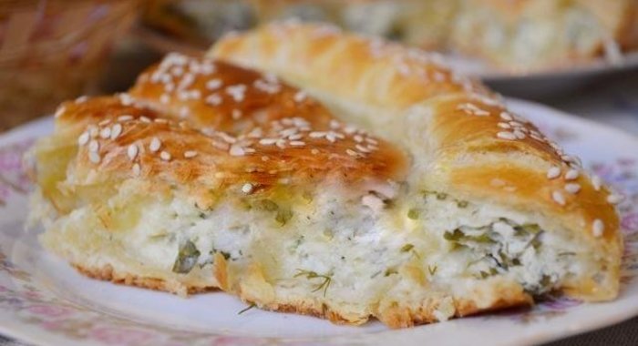 Слоеный пирог с сыром и зеленью