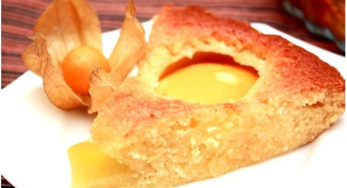 Быстрый пирог с консервированными персиками