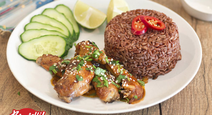 Куриные крылышки с красным рисом