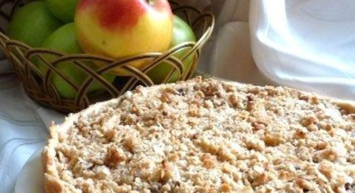 Яблочный пирог в творожно-сметанной заливке под овсяной шапочкой