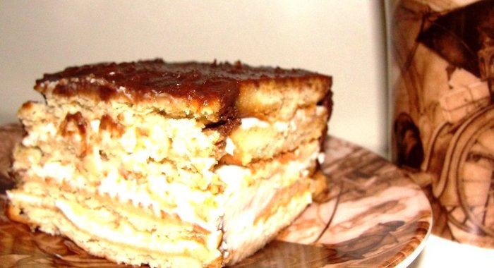 Торт без выпечки из печенья