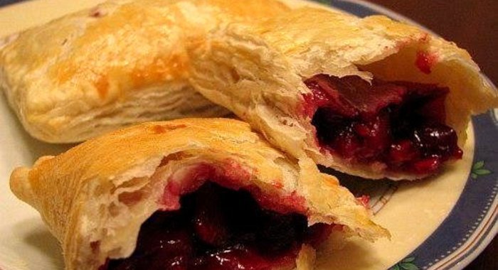 Слоечки с вишней