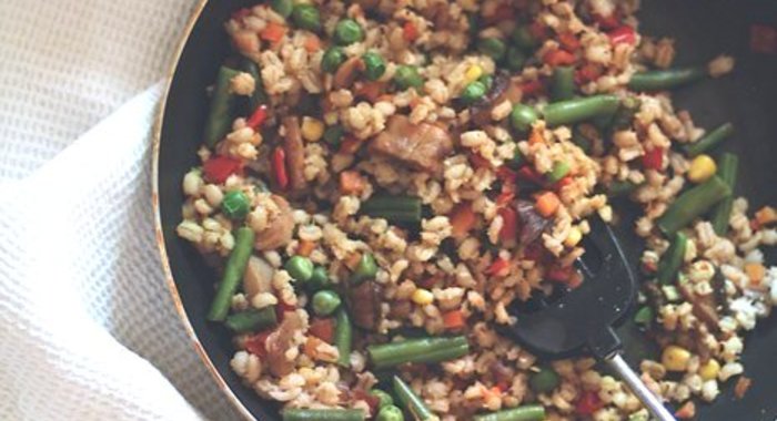 Перловка с лесными грибами и овощами