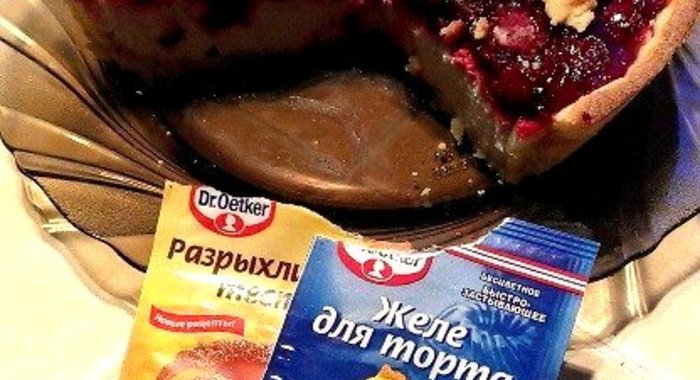 Песочный пирог с творогом и вишней