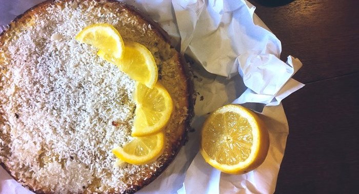 Пирог с лаймом и кокосовой стружкой