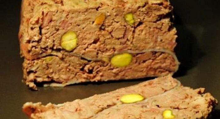 Паштет из свиной печени с фисташками