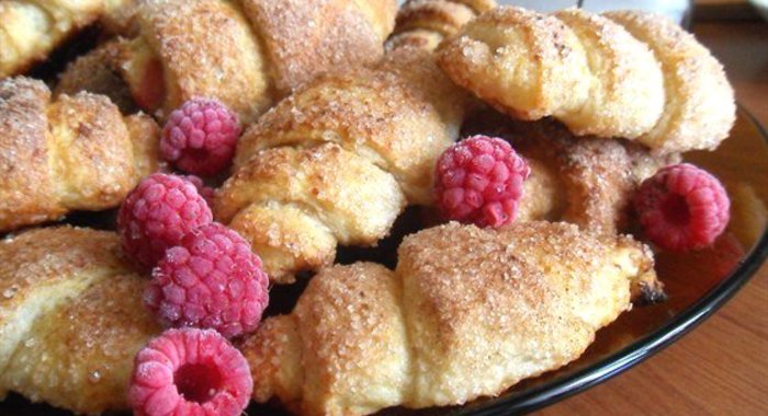 Творожные рогалики с малиной