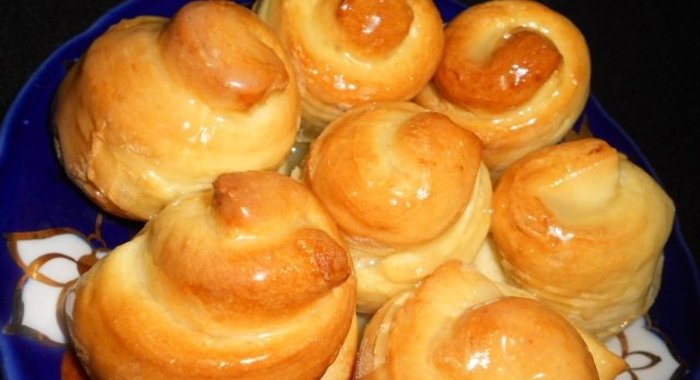 Плюшки в молочно-сливочной глазури
