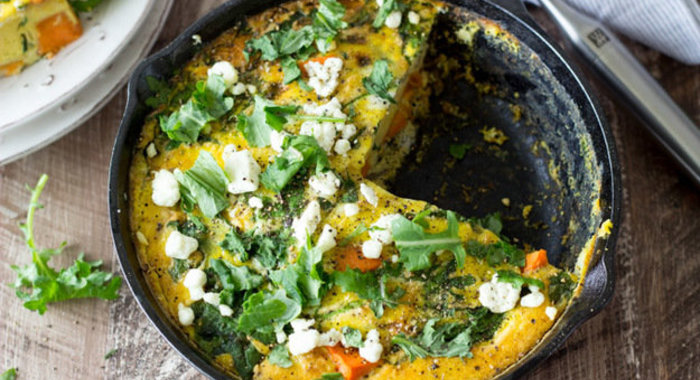 Фриттата из батата и капусты кале