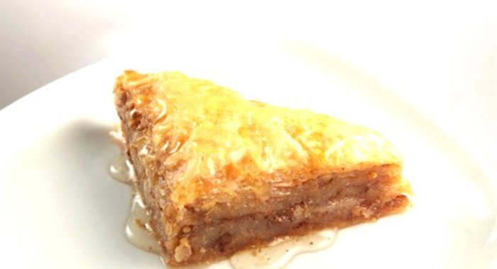 Пахлава с медом, грецкими орехами и кардамоном