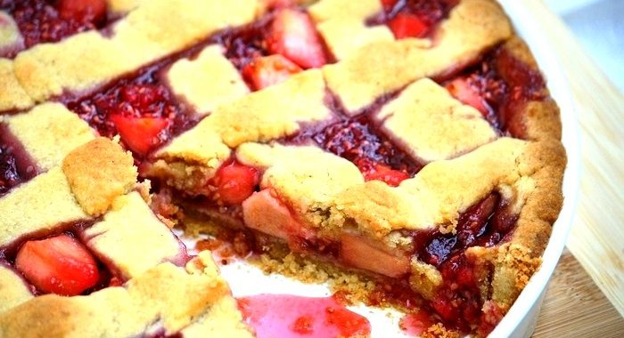 Торт Линцер с малиной и яблоками