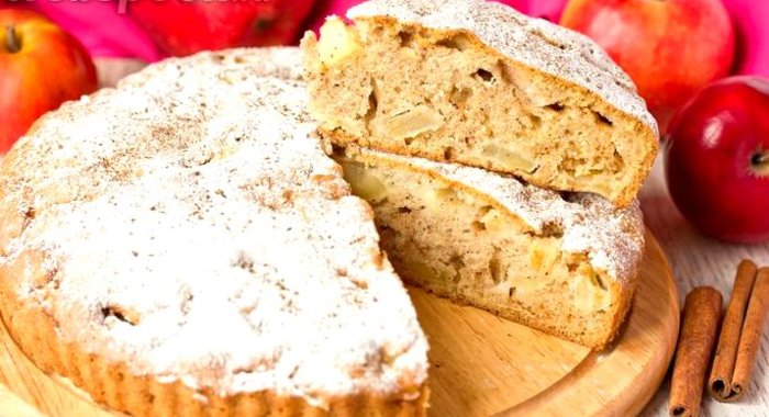 Яблочный пирог с корицей и коньяком