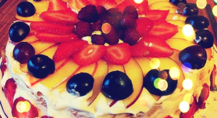 Фруктовый торт со взбитыми сливками