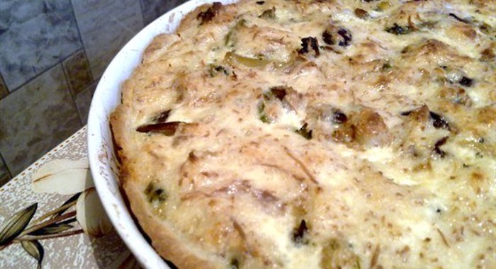 Пирог с курицей, грибами и брокколи