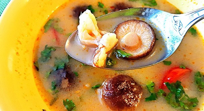 Том-ям с креветками и грибами шиитаке