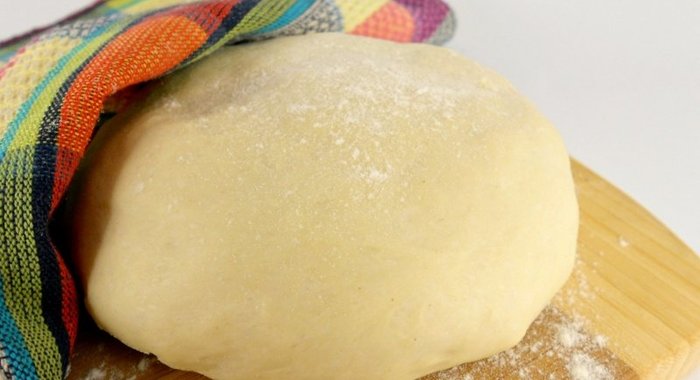 Быстрое дрожжевое тесто для пиццы и лепешек