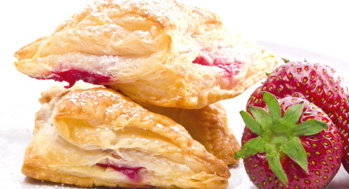 Слойки с клубникой