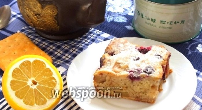 Пряный кефирный пирог с яблоками