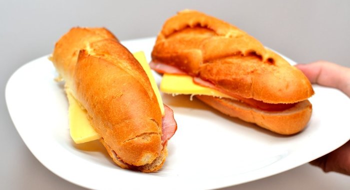 Багет с ветчиной и сыром