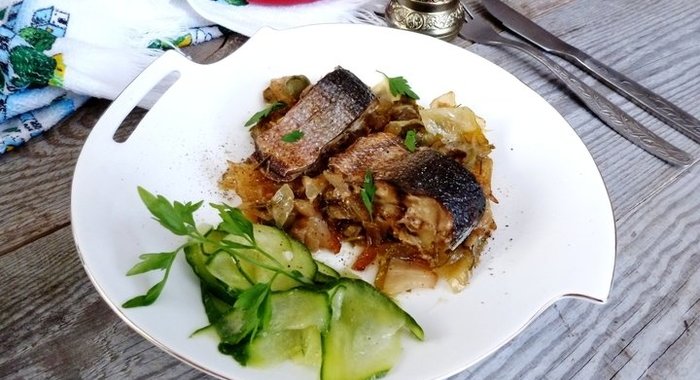 Рыба, запеченная с капустой