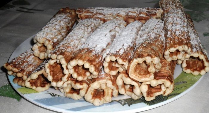 Вафельные трубочки в вафельнице