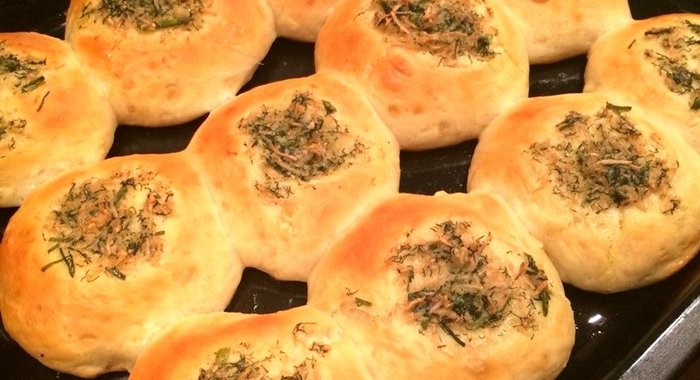 Ароматные чесночные булочки с зеленью