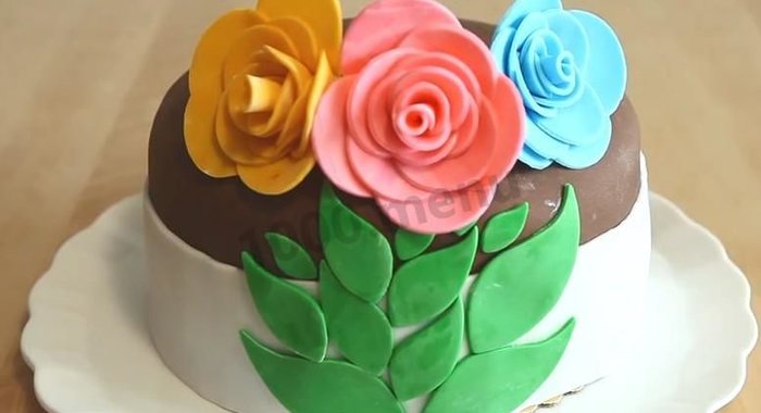 Торт с цветами из мастики