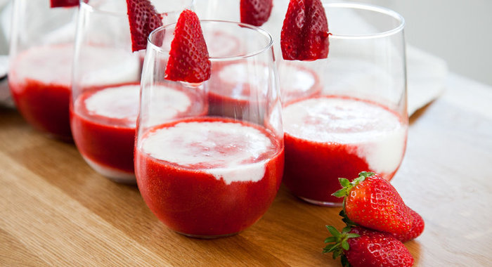 Йогуртовая панна котта с клубникой