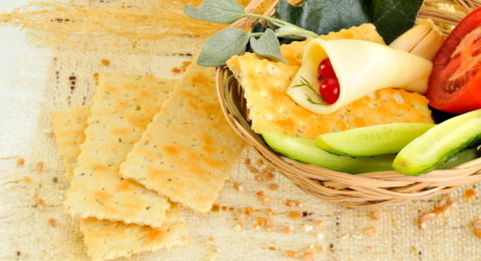 Сырные крекеры