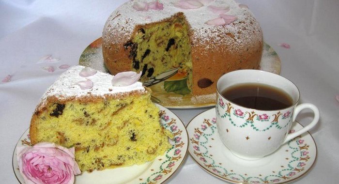 Пирог с лепестками роз