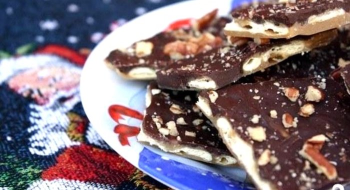 Крекеры с шоколадом и орехами