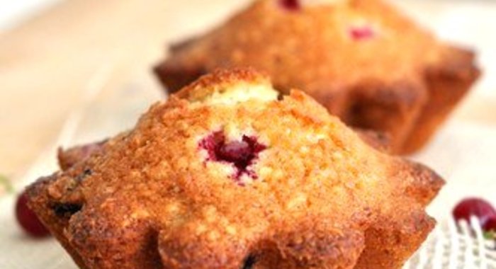 Постные овсяные маффины с красной смородиной