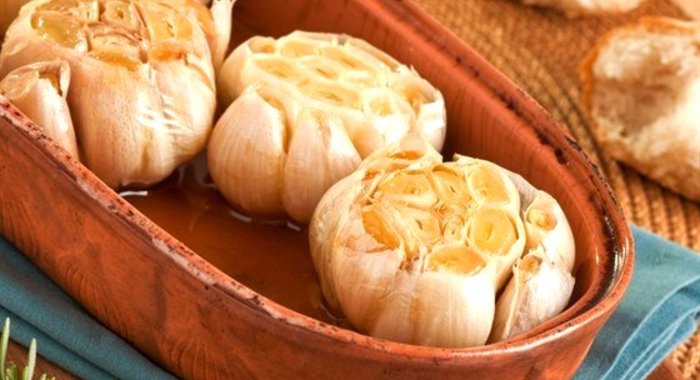 Дип из печеного чеснока