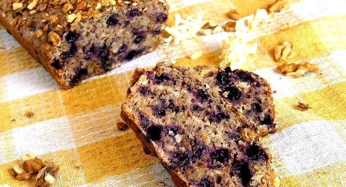 Утренний пирог с овсянкой, бананами и черникой